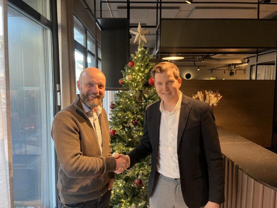 Blå Kors gatenært mottar årest julegave fra AlphaSpar